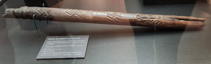 Instrumentos aerófonos como flautas y ocarinas.